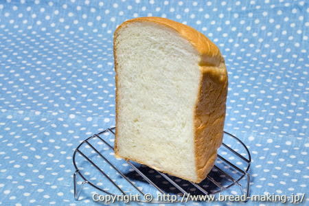 「生クリーム食パン」の断面イメージ写真